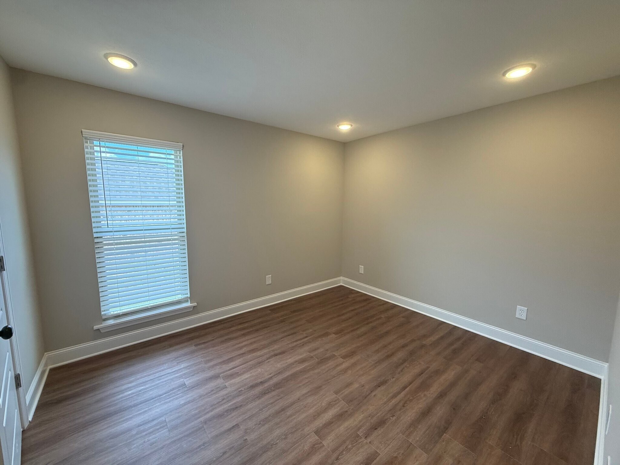 Building Photo - 110 Madisonville Dr