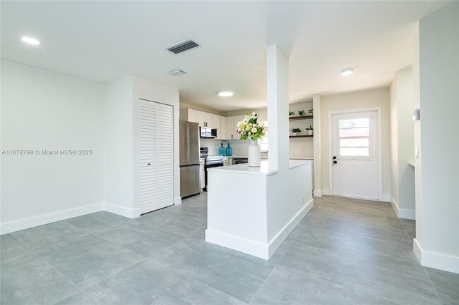 Building Photo - 604 Laconia Cir