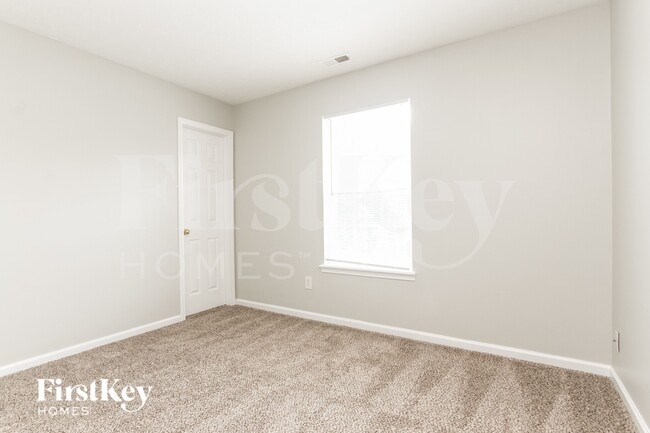 Building Photo - 10431 Wintergreen Way