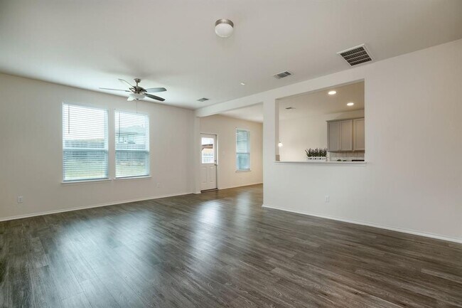 Building Photo - 482 Thornless Cir