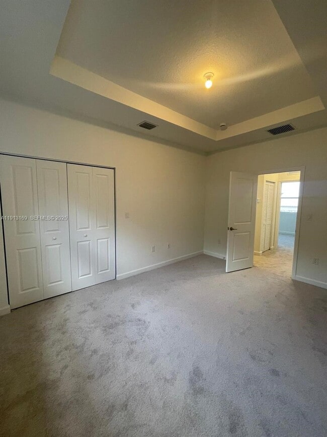 Building Photo - 1076 SE 2nd St