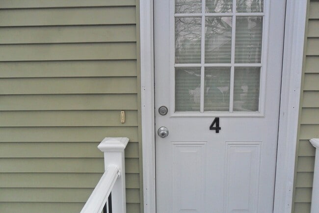 Building Photo - 848 Waverly St