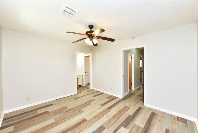 Building Photo - 1811 Laurel Oaks Dr