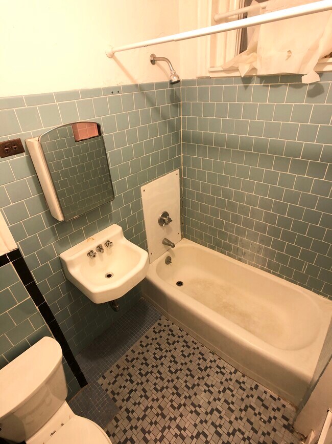 Building Photo - 519 Park Dr