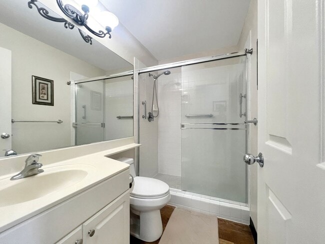 Building Photo - 2 Bedroom 2 Bathroom Fully Furnished secon...