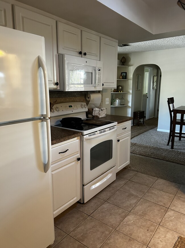 Building Photo - 1136 Peach Tree Dr