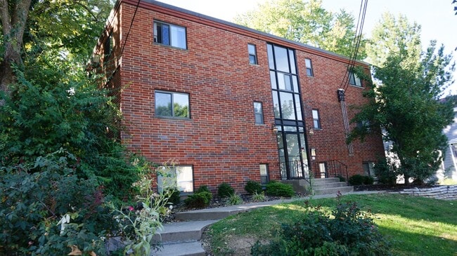 Primary Photo - 3709 Drake Ave