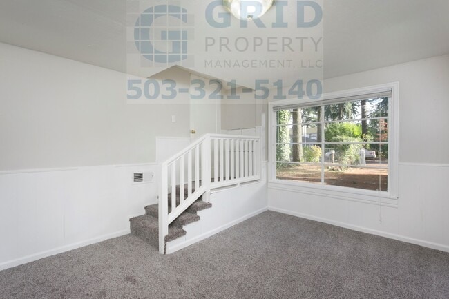 Building Photo - Spacious 3 Bedroom Home Available on Fores...