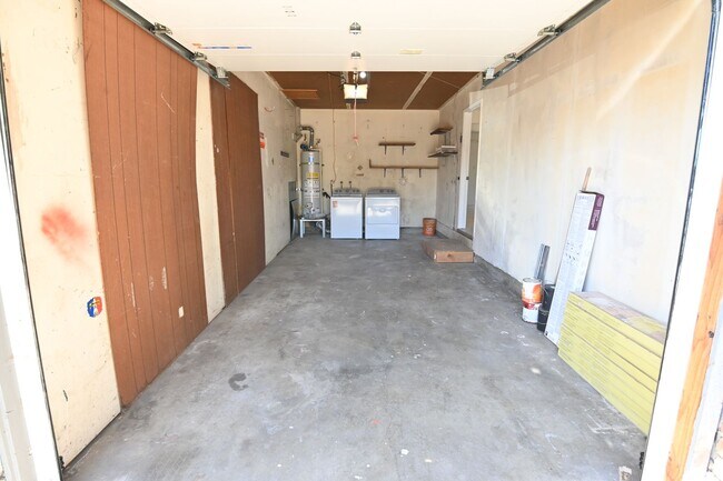 Building Photo - 1295 Flora Ave
