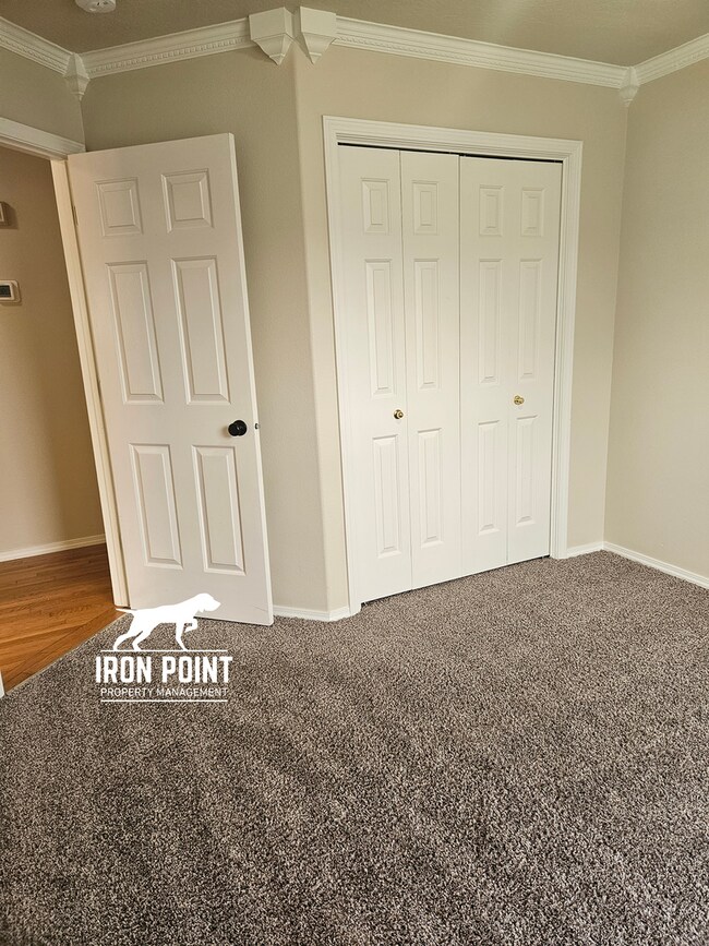 Building Photo - Candlestick Park Sub-3bed/2bath w/2 car ga...