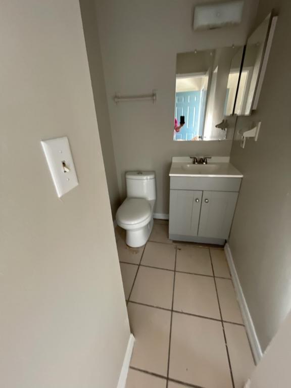 Building Photo - 722 W Columbia Ave