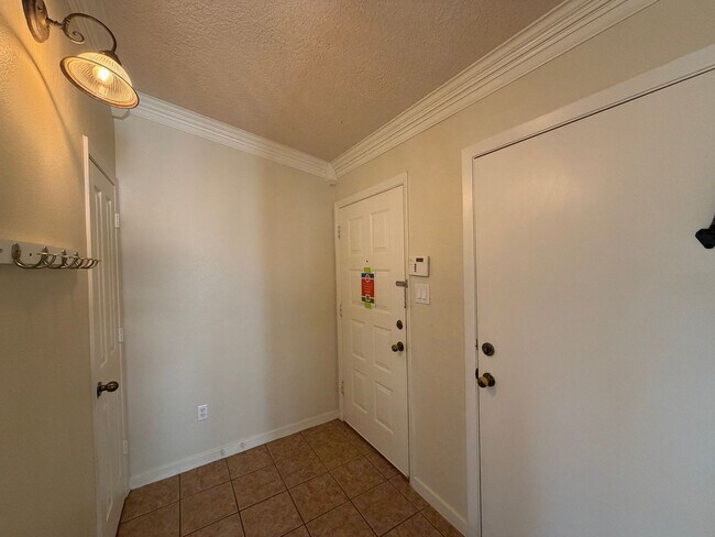 Building Photo - 3 Bedroom Single Story Home Available Near McMahon Blvd NW & Kayenta St NW!