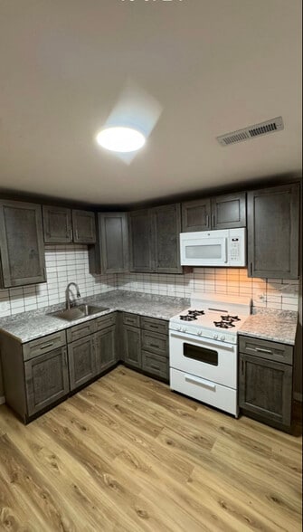 Building Photo - 1145 St Rose Ln