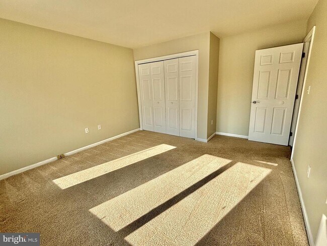 Building Photo - 498 Dean Dr