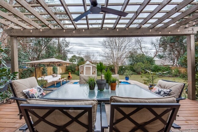 Building Photo - STUNNING 3-BEDROOM HOME WITH POOL IN ALAMO HEIGHTS