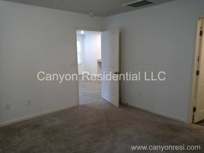 Building Photo - 702 Wayfinder Run