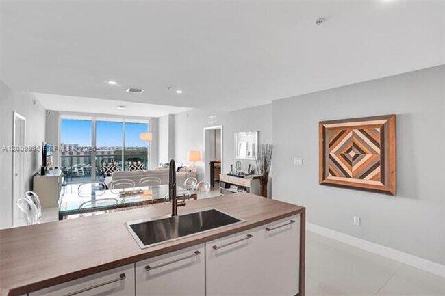 Building Photo - 400 Sunny Isles Blvd