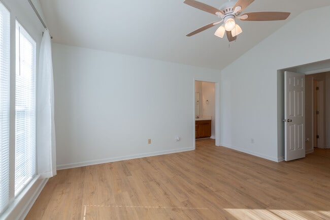 Building Photo - 304 Holly Pines Ct