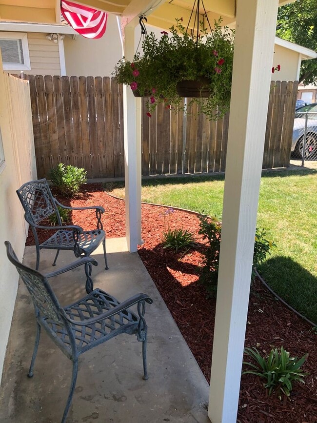 Building Photo - Remodeled Single Family Home!