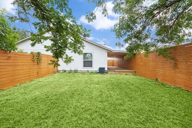 Building Photo - 3609 Leafield Dr