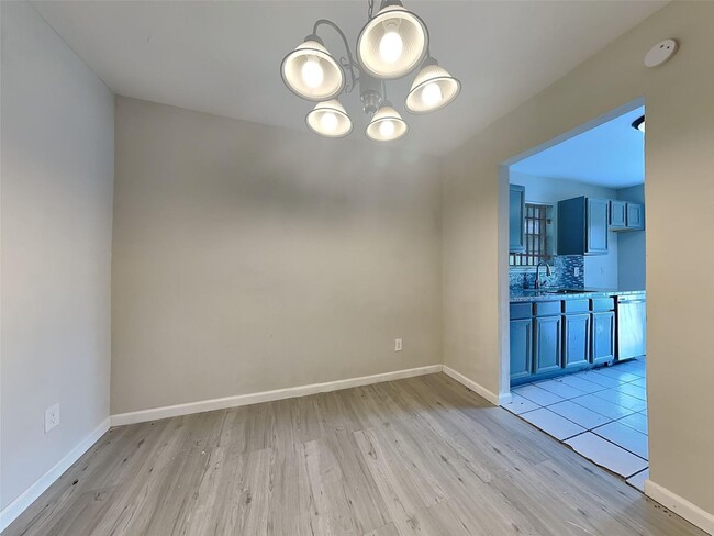 Building Photo - A spacious and move-in ready 3-bedroom, 1....