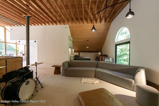 Building Photo - 155 Cedar Dr