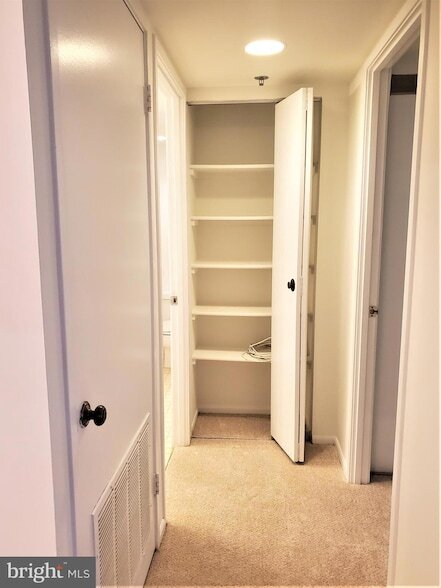Building Photo - 15100 Interlachen Dr