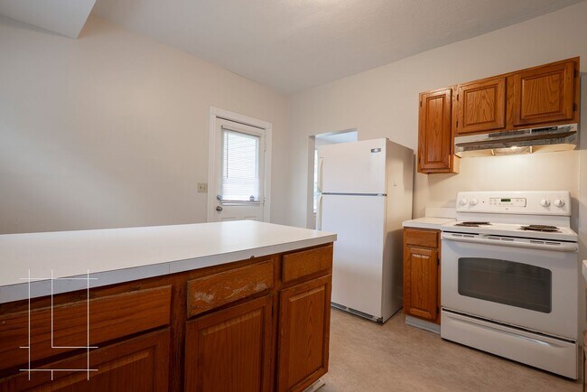 Building Photo - Single Family Home Available Now!