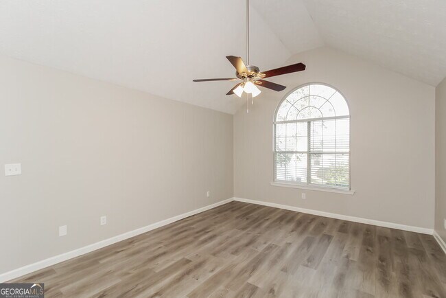 Building Photo - 550 Gardinia Dr