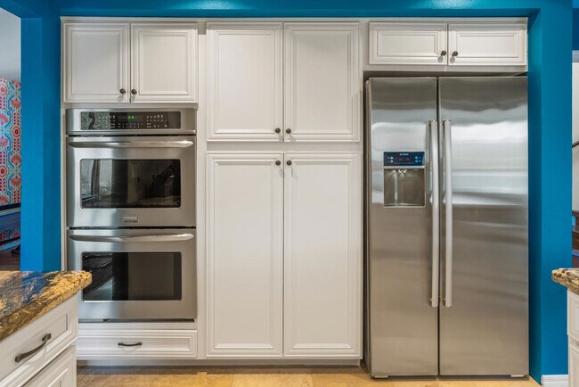 Building Photo - 7804 W Pershing Ave