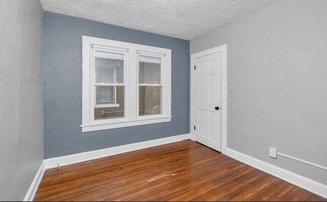 Building Photo - 1479 Bryden Rd