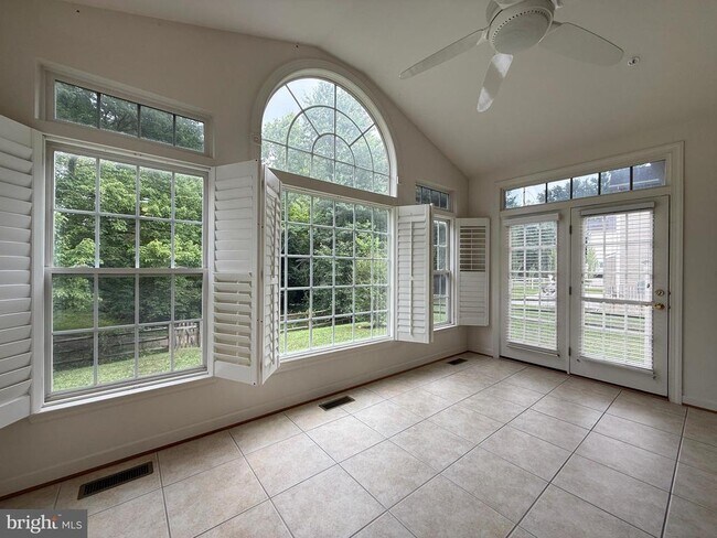 Building Photo - 4415 Medallion Dr