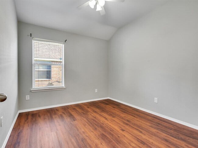 Building Photo - 3417 Cypress Village Dr