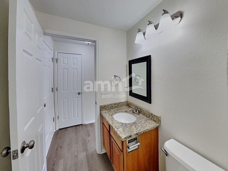 Building Photo - 14592 E 52nd Ave