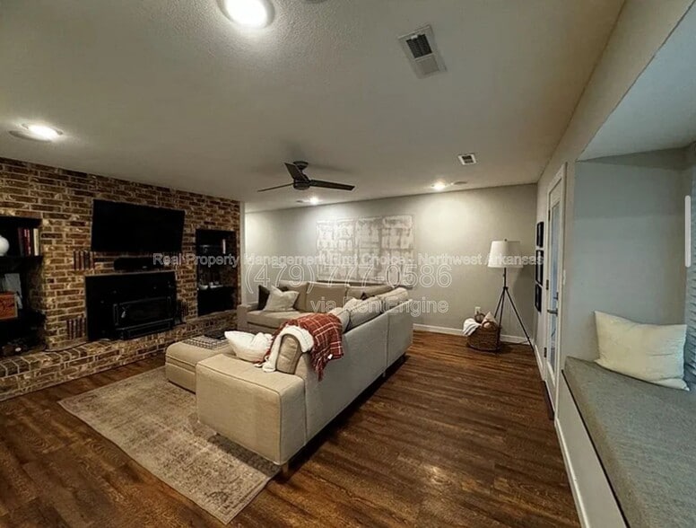 Building Photo - 1739 Creek Ct