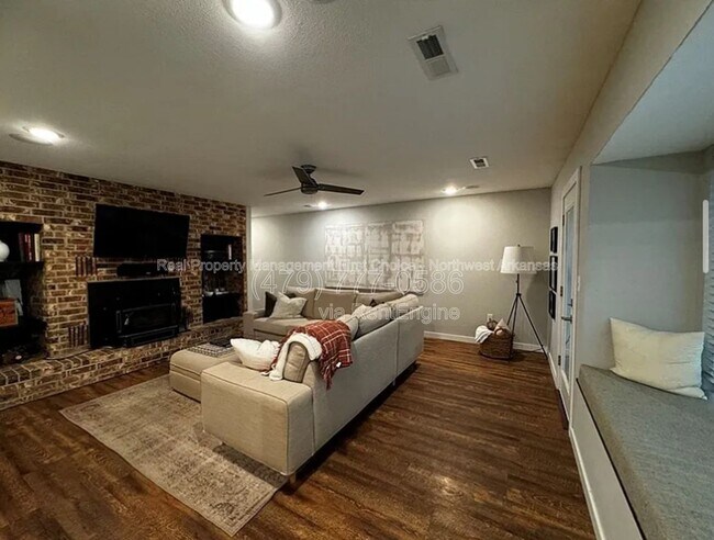 Building Photo - 1739 Creek Ct