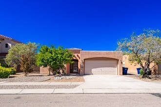 Building Photo - 1124 Calle Corvo NE