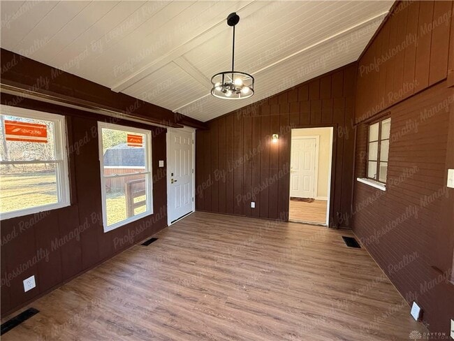 Building Photo - 675 Wright St