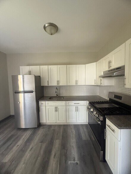 Primary Photo - 71 W Runyon St