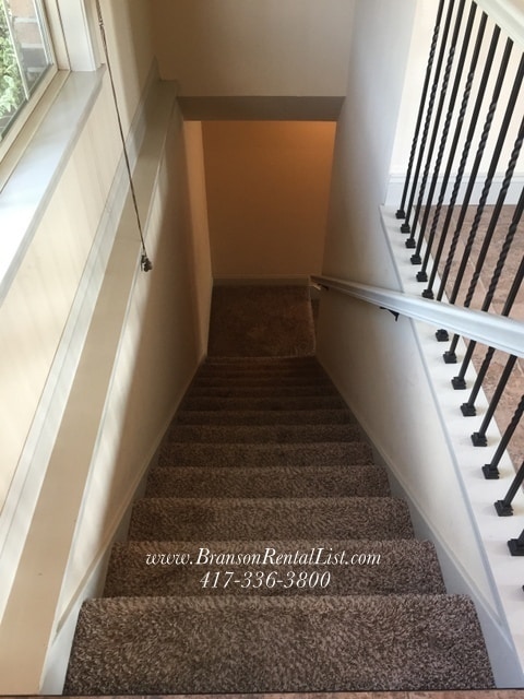 Building Photo - Fresh New Look - 4BR 21/2 Bath