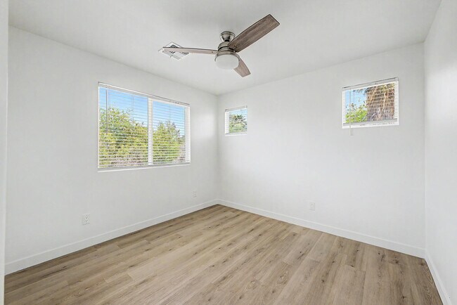 Building Photo - 136 W Latona Rd