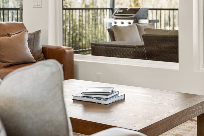 Building Photo - 220 Circle Dr