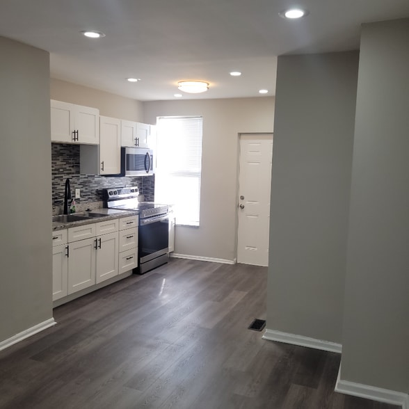 Building Photo - 3962 Evans Ave