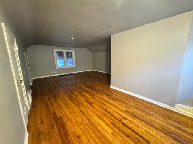 Building Photo - 9131 Manor
