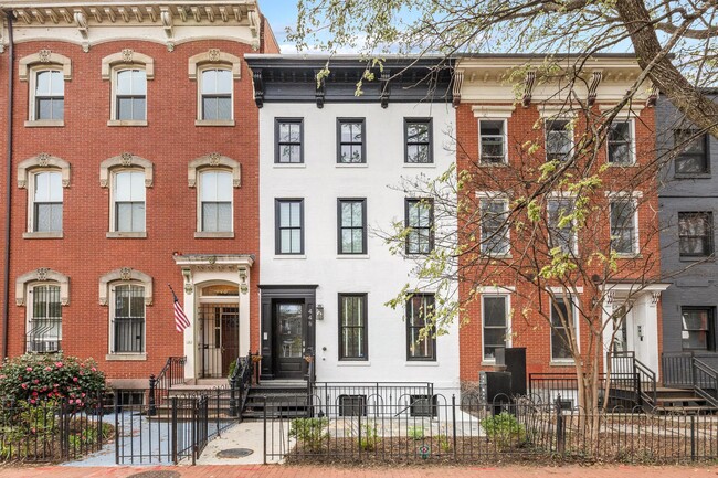 Primary Photo - 448 M St NW