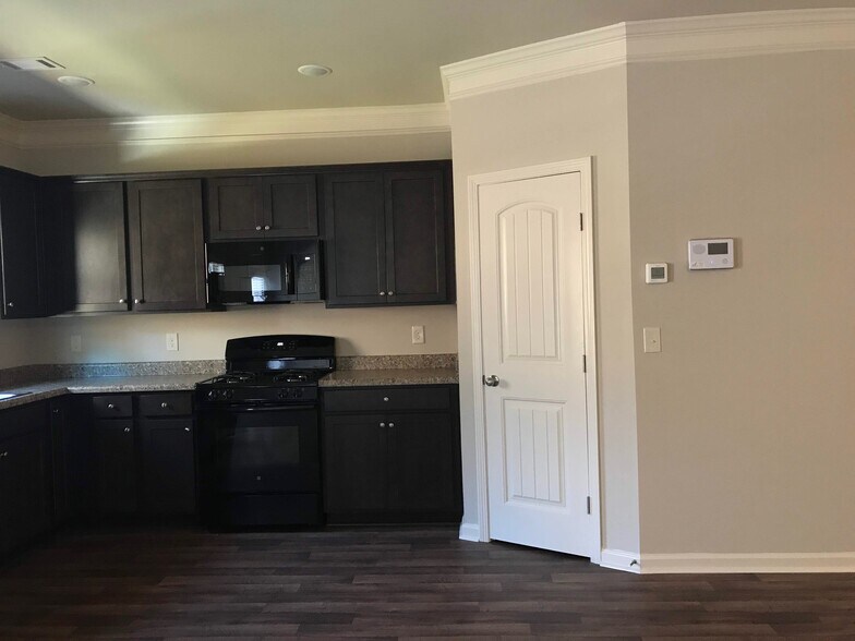 Building Photo - 348 Turtle Creek Dr