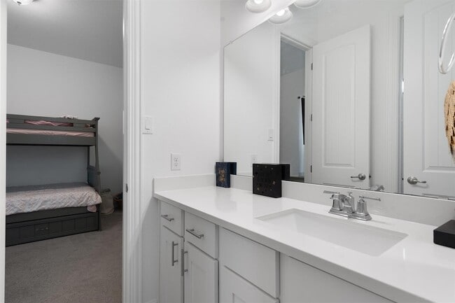 Building Photo - 504 Pulitzer Dr