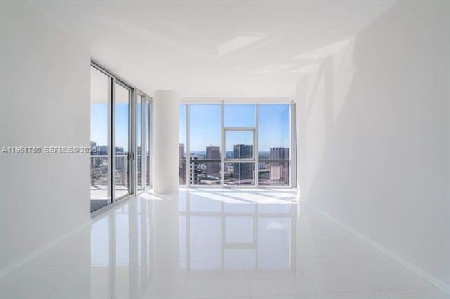 Building Photo - 851 NE 1st Ave