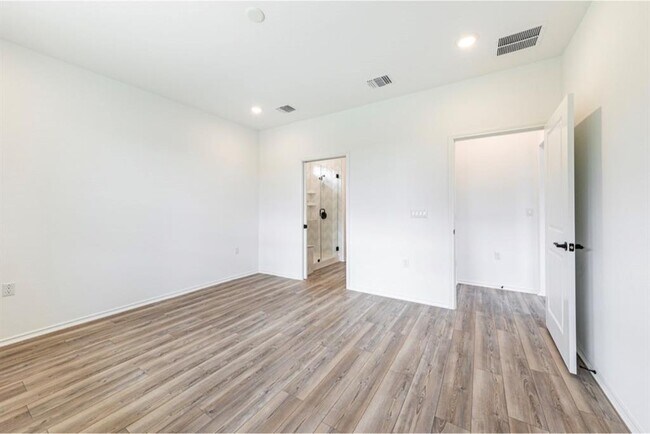 Building Photo - 201 Coachsmith St