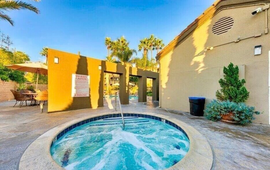 Building Photo - 400 Lake St